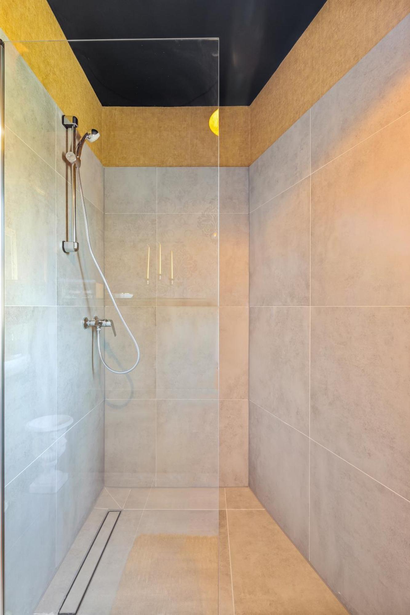 Black - Whirlpool Terrace - Free Parking - Wifi Apartment Wien